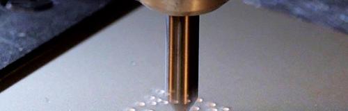 金属表面へのデータマトリックス・コードのドットマーキング