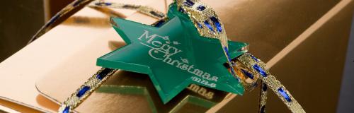 グラボテックアクリル材料グラボグラス1と機械彫刻機で作成したギフト用の星。