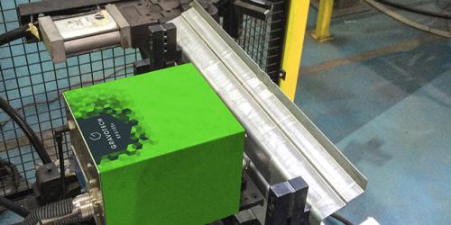 水平方向に組み付け可能な金属用マーキングマシン！