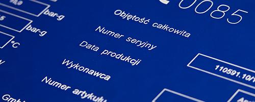 CEマーク付きアルマイト製識別プレートへの工業マーク彫刻