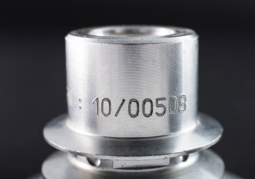 金属部品の識別とトレーサビリティ - マイクロインパクト式刻印